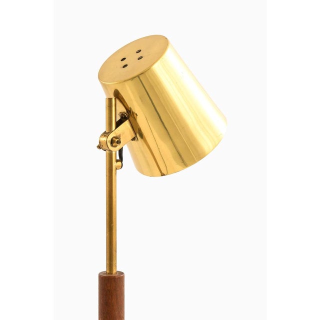 This rare table lamp, designed by paavo tynell and produced in finland during the 1950s, exemplifies the meticulous...