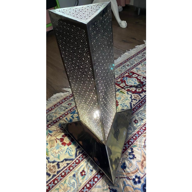 1990s Brutalist Perforated Metal Sculptural Table Lamp — Industrial Modern Pyramid Base For Sale - Image 11 of 12