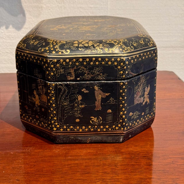 Early 20th Century Black and Gilt Chinoiserie Lacquer Box For Sale - Image 5 of 6