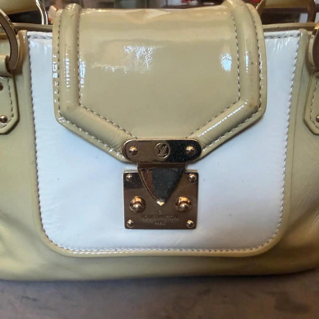 A Vintage Louis Vuitton Beige and White Leather Cruise Hand-Bag For Sale - Image 15 of 18