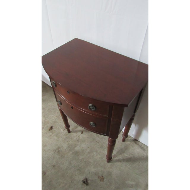Traditional 1980s Bombay Mahogany Nightstand Designer Table For Sale - Image 3 of 8