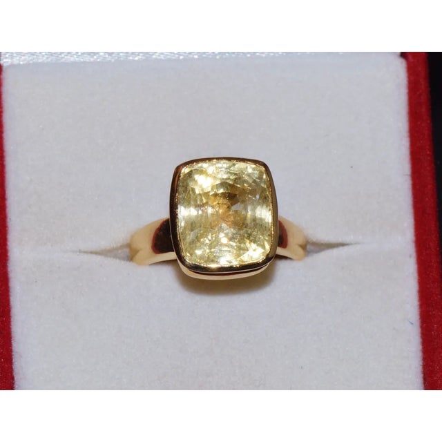 Metal GIA Certified Natural 11.45cts Ceylon Yellow Sapphire 18K Solid Gold Bezel Dome Ring, size 7 For Sale - Image 7 of 10
