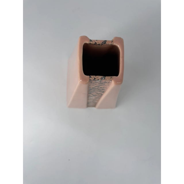 Vintage Art Deco style Haeger vase or obelisk. Pink ceramic pyramid with faux black marble on two sides. Model number...