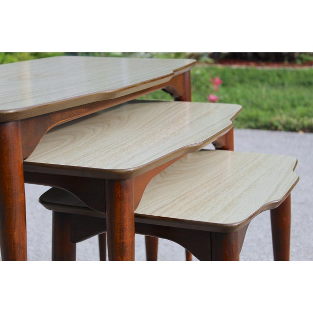1960s Vintage Mid-Century Modern Nesting Tables – Set of 3 With Beige Tops & Tapered Maple/Beech Wood Legs For Sale - Image 17 of 17