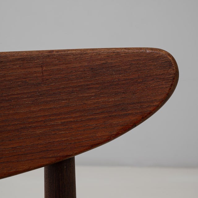 This 1960s Danish rosewood dining chair by Skovby Møbelfabrik exemplifies the refined craftsmanship and sculptural...