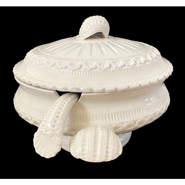 Mid 20th Century Vintage Italian Faïence White Soup Tureen With Shell Motif. Ladle & Lid. For Sale - Image 5 of 11