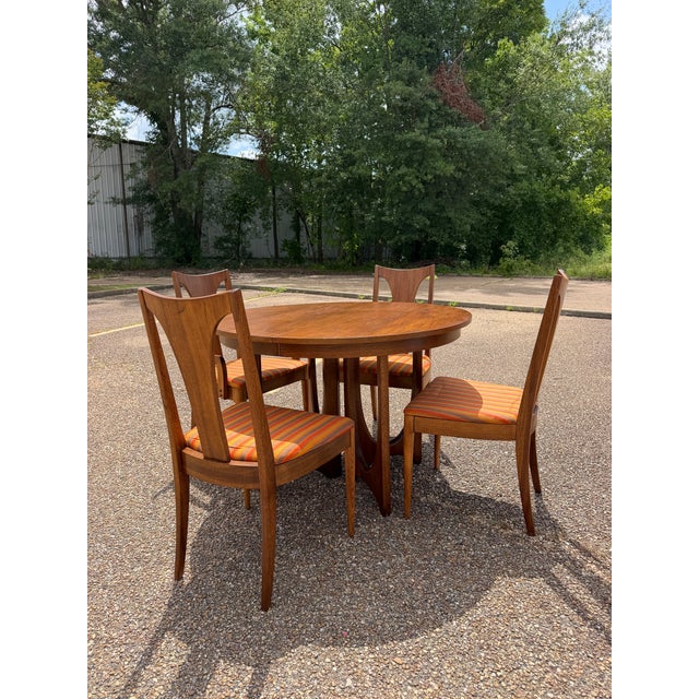 Wood 1960s Restored Broyhill Brasilia Dining Table and 4 Chairs For Sale - Image 7 of 10