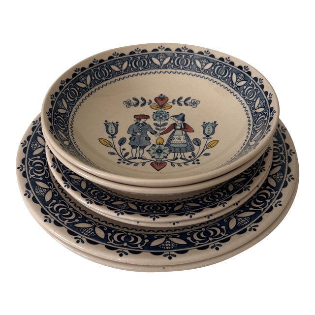 1970s English Traditional Johnson Brothers Staffordshire Hearts and Flowers - Set of 6 For Sale