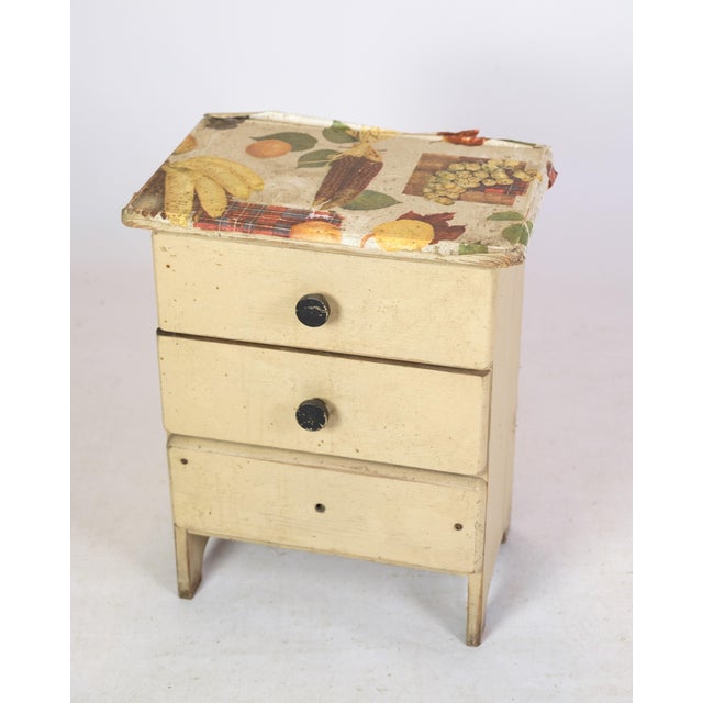 Small children's chest of drawers in painted wood from around the 1890s. We can possibly repair if interested Dimensions...