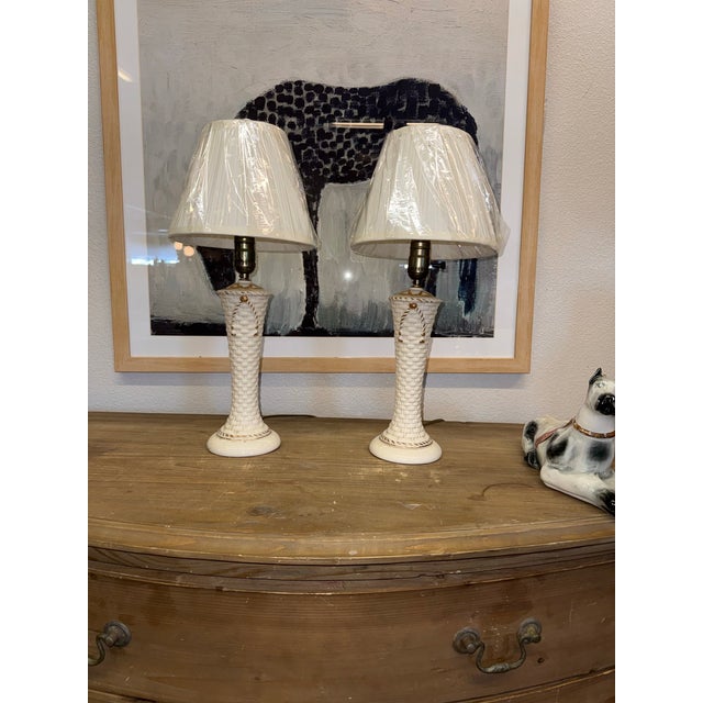 1950s 1950s Pair of Vintage Ceramic Diminutive Basket Gold Bow Lamps. For Sale - Image 5 of 12