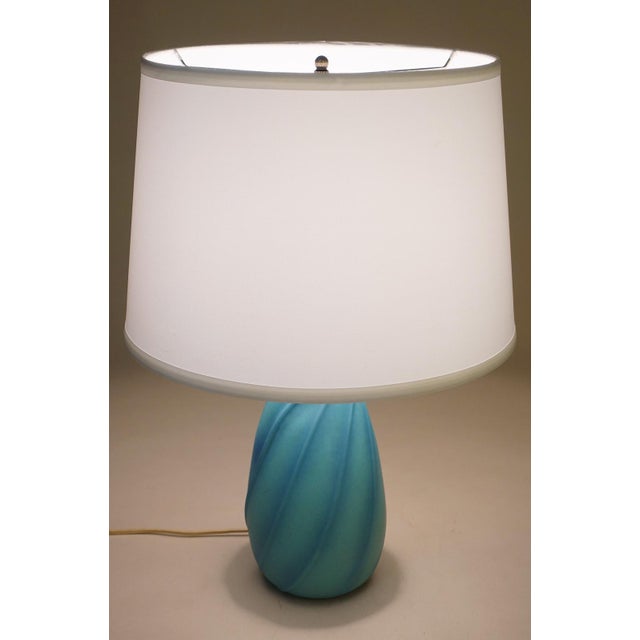 1950s Mid Modern Van Briggle Aqua Swirl Art Pottery Ceramic Table Lamp Signed For Sale In Los Angeles - Image 6 of 10