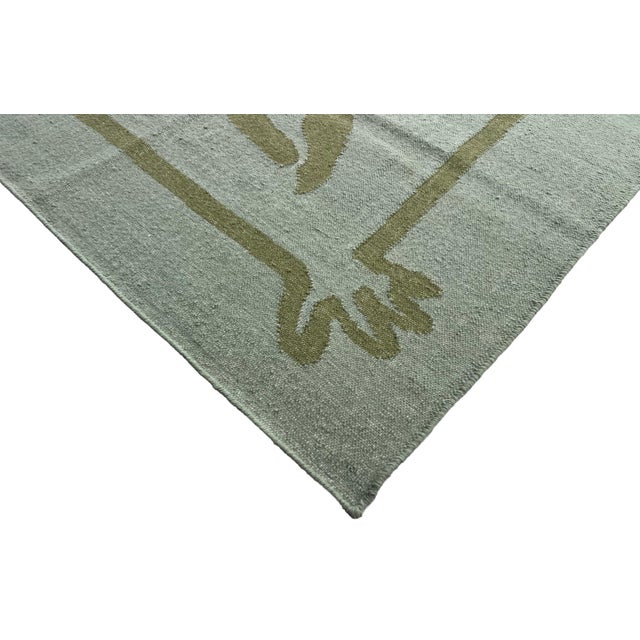 Mid-Century Modern Handmade Woolen Flat Weave Geometric Floral Patterned Mint Green Area Rug - 6.5'x9' For Sale - Image 3 of 13