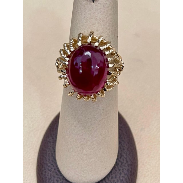 7 Carat Oval Cut Cabochon Pink Tourmaline 14 Karat Yellow Gold Ring For Sale - Image 4 of 18