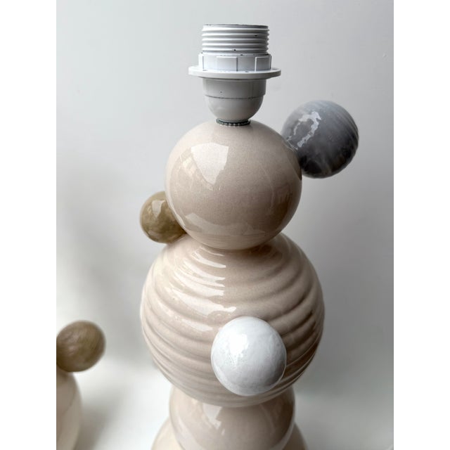 Mid-Century Modern Contemporary Pair of Ceramic Atomo Lamps by Antonio Cagianelli, Italy For Sale - Image 3 of 14