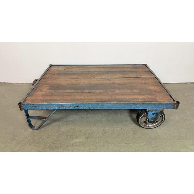 Mid-Century Modern Large Industrial Blue Coffee Table Cart, 1960s For Sale - Image 3 of 18