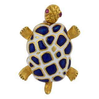 1980s Tiffany & Co. Ruby 18k Yellow Gold Enamel Turtle Brooch For Sale