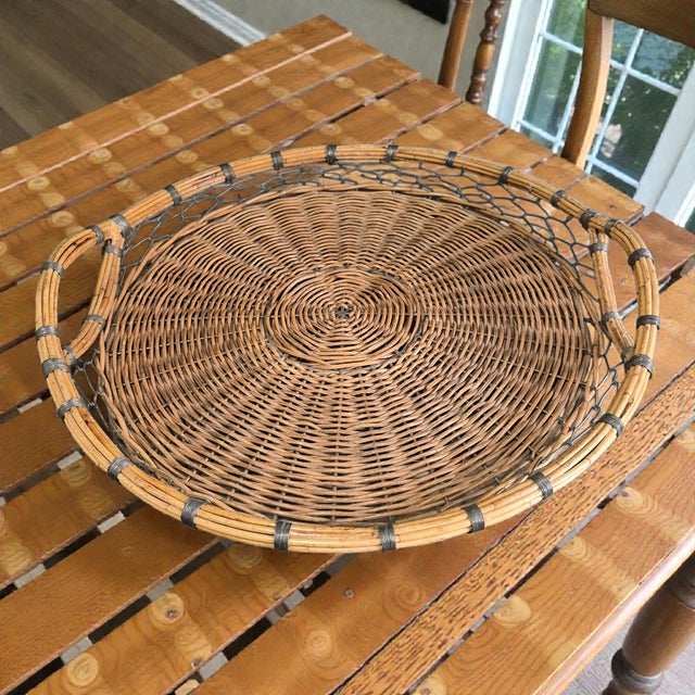This Vintage Country French Wicker Wire Sides Round Tray is a charming and versatile serving tray perfect for any...