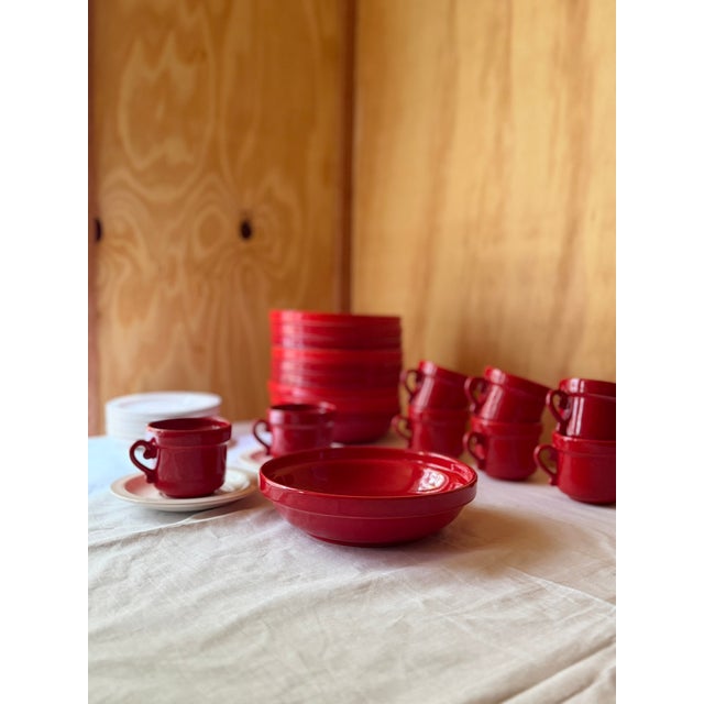 Mid-Century Modern Dutch Crimson Red Stoneware Dinner Service by Potterie De Driehoek Huizen, 1960, Set of 26 For Sale - Image 6 of 10