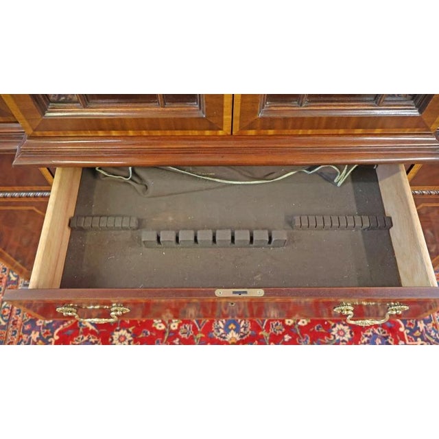 1980s Councill Craftsman Inlaid Regency Style China Cabinet Bookcase Breakfront For Sale - Image 12 of 18