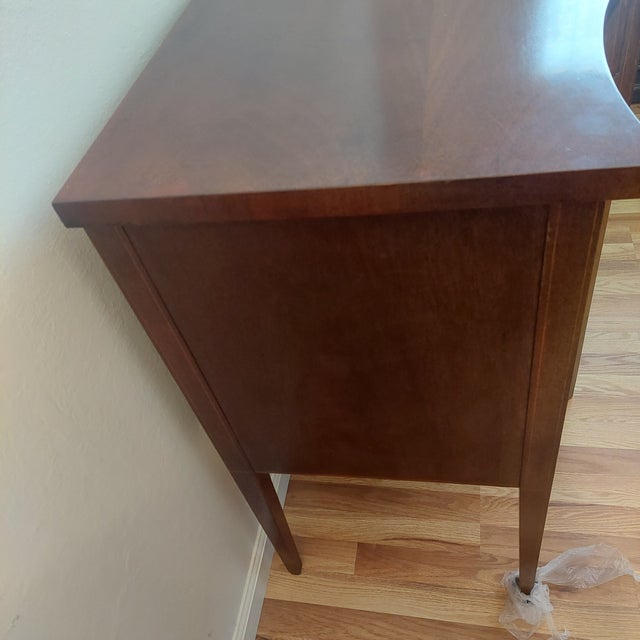 1980s Mid-Century Baker Furniture Mahogany Federal Serpentine Sideboard Buffet For Sale - Image 5 of 8