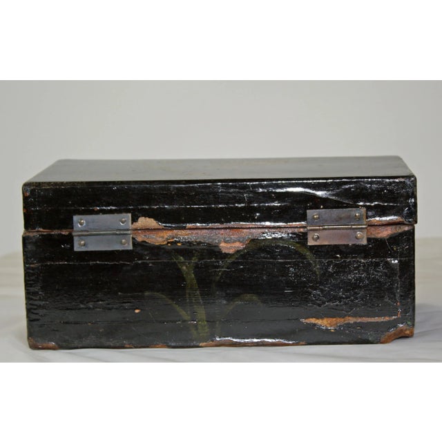 1940s Hand Painted Vintage Chinese Jewelry Box For Sale - Image 5 of 12