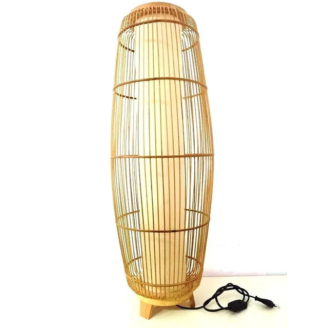 Floo lamp from the 60s of Italian manufacturing made of midolino in the shape of a conical column. PERFECT CONDITIONS...