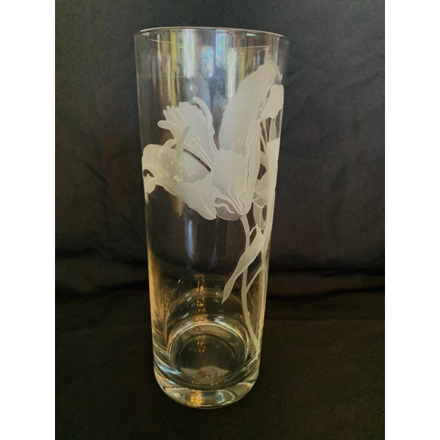 Rare Graceful Etched/Frosted Glass Perry Coyle Lily Vase This artist signed vase features a beautiful lily motif on...