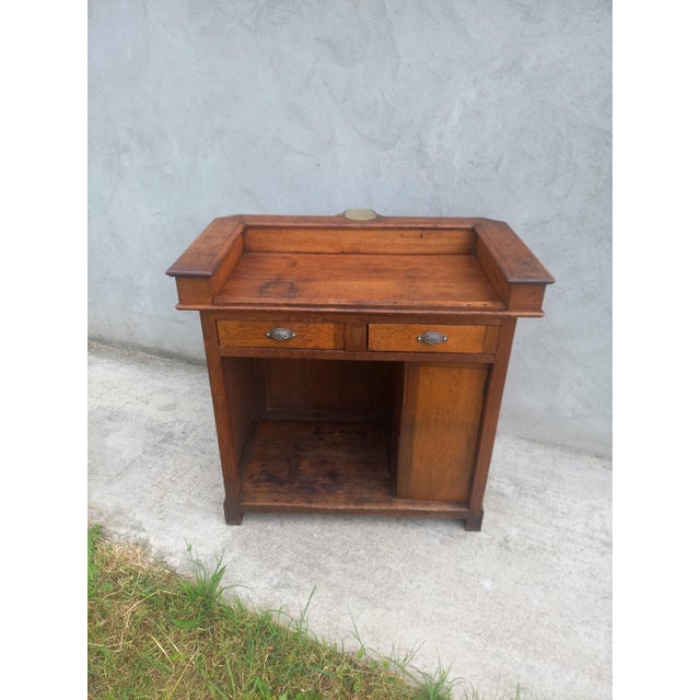 Vintage Trade Counter in Oak, 1890s, in Very Good conditions. Designed 1890 to 1919