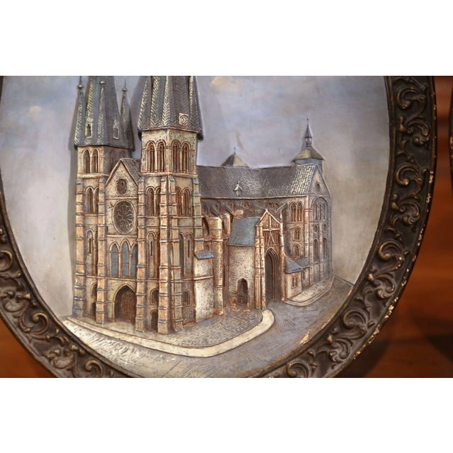 Early 20th Century French Hand-Painted Oval Decorative Wall Platters - a Pair For Sale In Dallas - Image 6 of 11