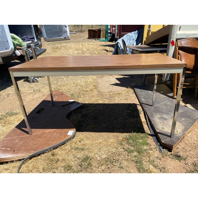 Steelcase Minimalist Vintage Mid Century Modern Metal Retro Tanker Utility Table Unmarked For Sale In Sacramento - Image 6 of 12