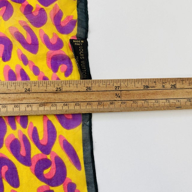 Louis Vuitton Green Printed 100% Silk Scarf For Sale - Image 9 of 9