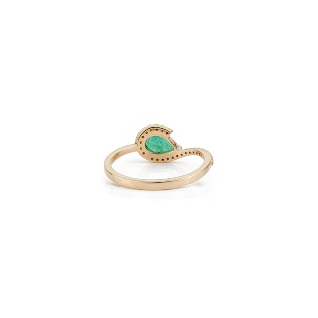 Modernist Pear Shape Emerald & Diamond Halo Ring in 14k Yellow Gold Size 4 For Sale - Image 10 of 17