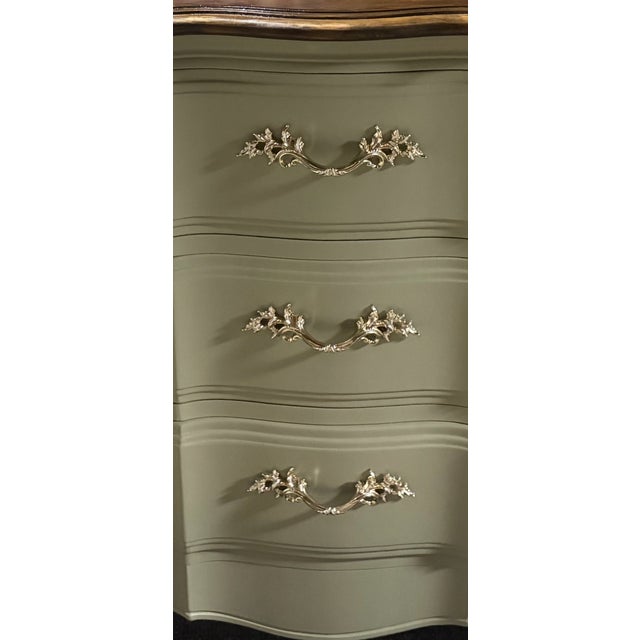 Late 20th Century French Provincial Credenza Sideboard For Sale In Detroit - Image 6 of 7