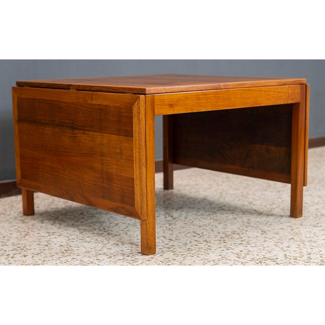 This vintage Danish extendable coffee table, designed by Børge Mogensen, is the "big sister" of the Model No. 5362....