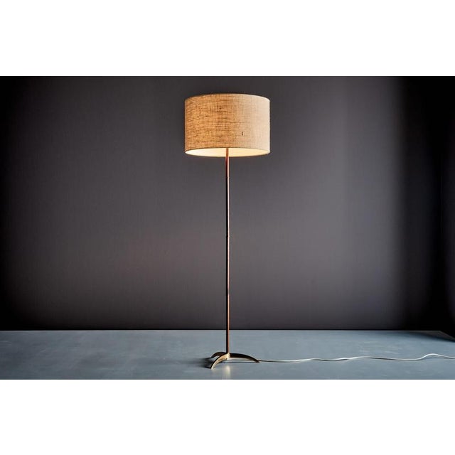 Floor Lamp in Brass and Wood by Kalmar, featuring a refined brass construction with a timeless mid-century modern design....