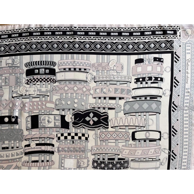 Textile HERMÈS COLLIERS de CHIENS Jamin Virginie 2013 Silk Scarf For Sale - Image 7 of 11