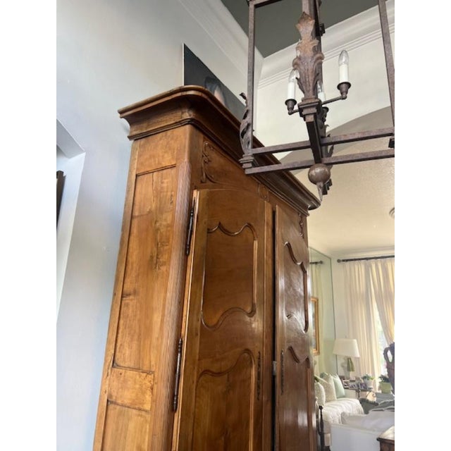 This is a very nice 107 tall, large French provincial buffet à deux corps from the early 19th century. Louis XV style. in...