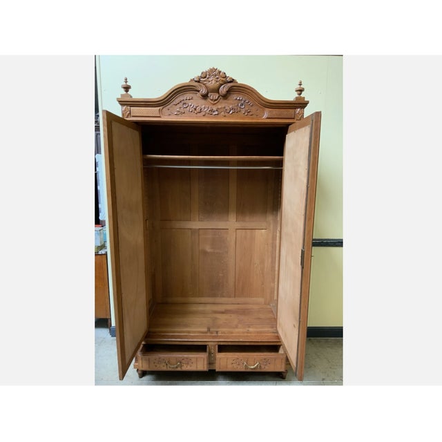 Age: circa 1910 Wood type: solid and veneered oak Condition: very good, meticulously maintained, fully restored original...