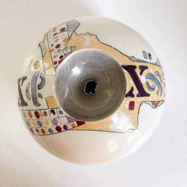 Postmodern Ceramic Orb Vase by K Freeman, Vintage 1980s Postmodern Ceramic Vase For Sale In Boston - Image 6 of 10