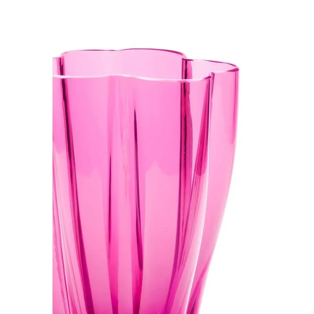 Petal is a rounded vase that, thanks to some fine metal wires, when blown creates lobed shapes that resemble petals....