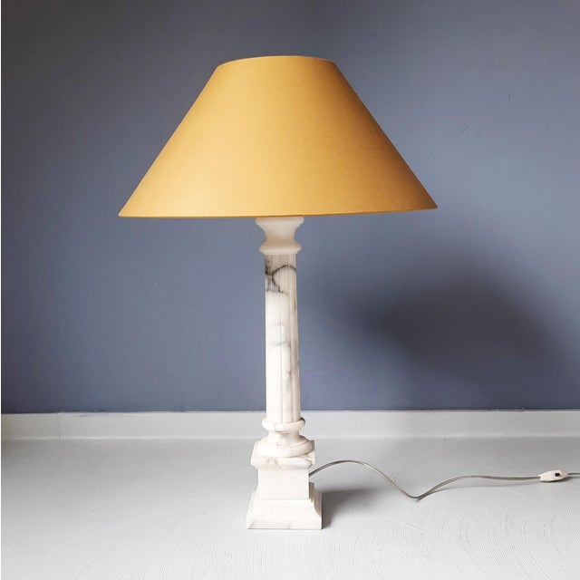 This marble lamp base in the shape of a column is in good condition. Likely produced in Italy. Weight approx. 4 kg. The...