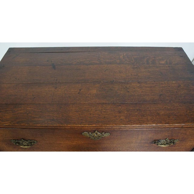 Antique 18th Century English Chest of Drawers with 3 Drawers and Original Fittings For Sale - Image 6 of 16
