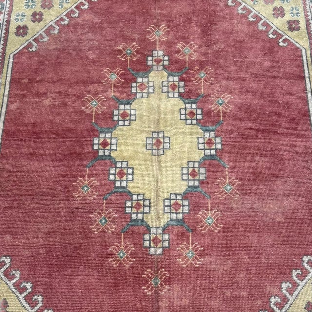 Turkish Antique Gördes Rug | Delicate Floral Motifs | 7x11 For Sale - Image 3 of 5