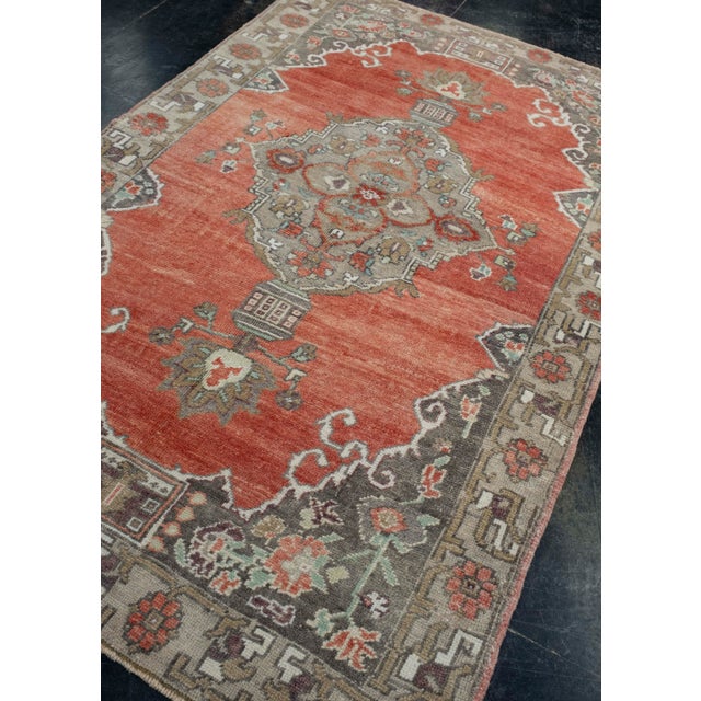 Turkish Turkish Vintage Rug 5' x 7'6" #17507 For Sale - Image 3 of 8