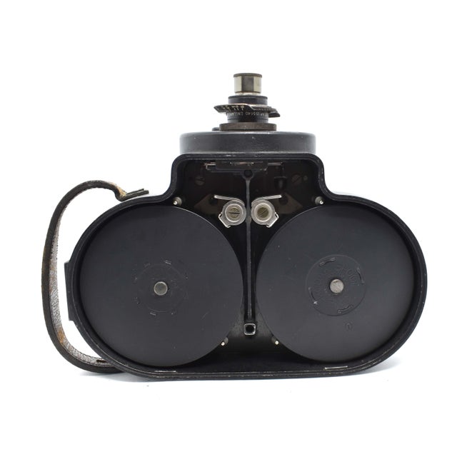 Black Early 20th Century Bell & Howell Filmo 70 16mm Heavy Duty Movie Camera For Sale - Image 8 of 9
