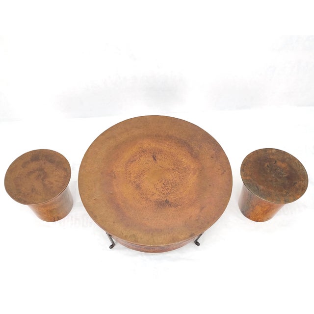 Mid-Century Modern Vintage Hummered Forged Copper & Iron Round Coffee Table & Pair of Stools Seats - Set of 3 For Sale - Image 3 of 12