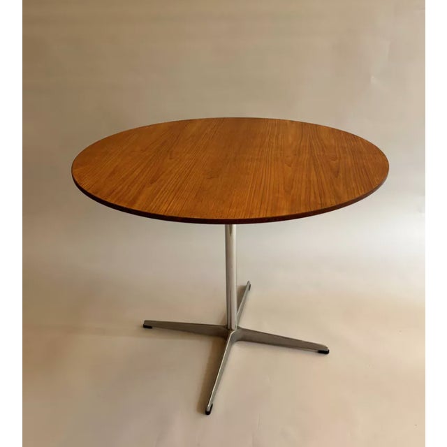 Arne Jacobsen table for Fritz Hansen, 1960s. Metal star base (with glides) supporting the original circular melamine top....