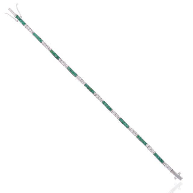 Contemporary 2.68 Ct Natural Emerald & Diamond Linear Stackable Tennis Bracelet - Anniversary Gift for Women For Sale - Image 3 of 12