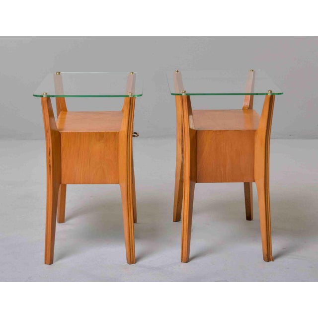 Pair of Italian Mid-Century Blonde Walnut Bedside Tables With Elevated Glass Tops For Sale - Image 9 of 12