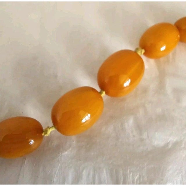 Antique Art Deco Graduated Amber Marbled Bead Necklace, 1930 For Sale - Image 16 of 18